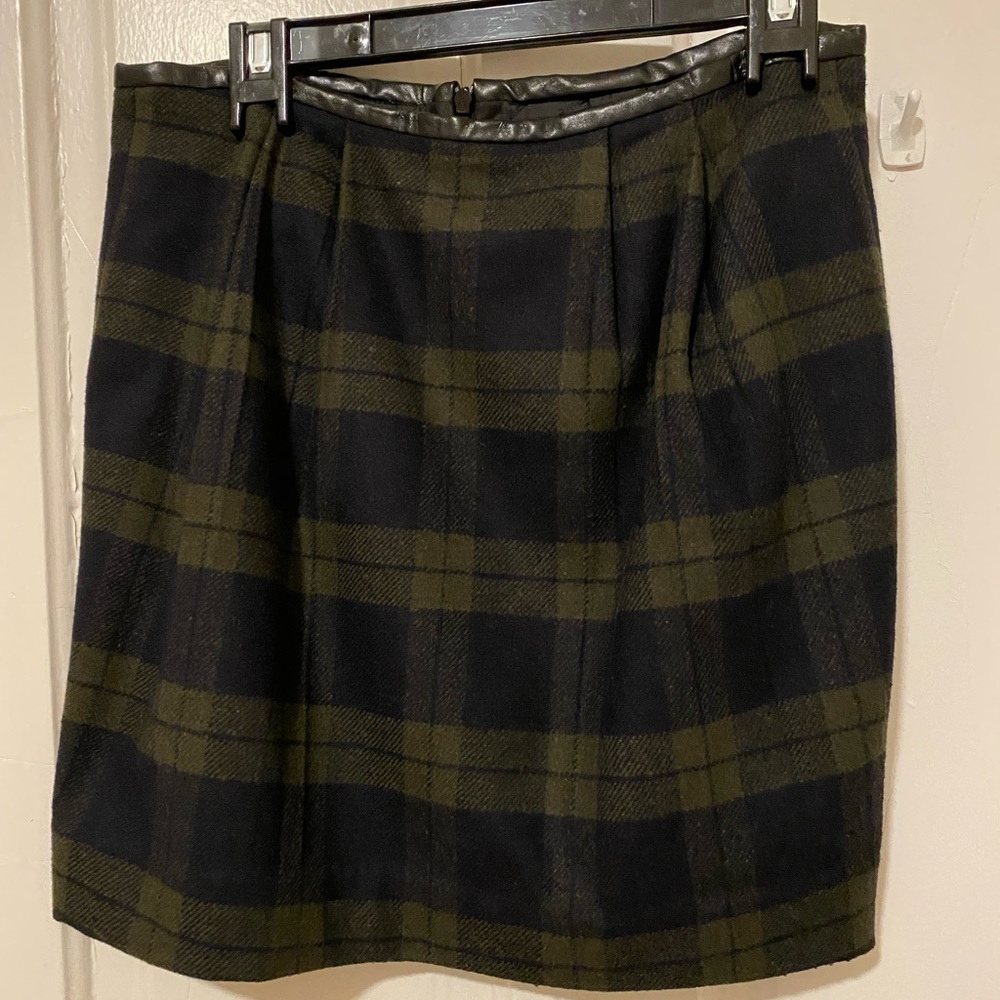 Vintage Gap skirt. Green and blue plaid with leather trim. Size 6.